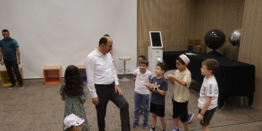 gelecegin-bilim-yildizlariyla-bulusma-baskan-altaydan-ilham-verici-destek-fWk41JpW.jpg