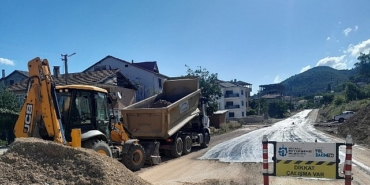 karamursel-eregli-mahallesinde-yeni-yol-calismasiyla-konfor-artiyor-YP2pxkjS.jpg