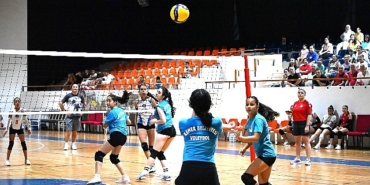 kemer-belediye-voleybol-takimi-zaferle-basladi-DsVfdiWE.jpg