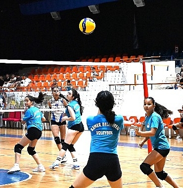 kemer-belediye-voleybol-takimi-zaferle-basladi-DsVfdiWE.jpg