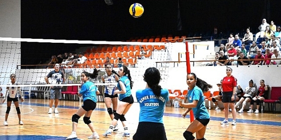 kemer-belediye-voleybol-takimi-zaferle-basladi-DsVfdiWE.jpg