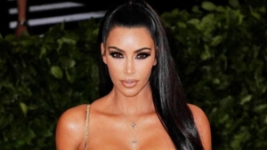 kim-kardashiandan-cesur-moda-hamlesi-gundem-oldu-GdecfWTj.jpg
