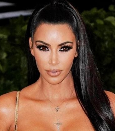 kim-kardashiandan-cesur-moda-hamlesi-gundem-oldu-GdecfWTj.jpg