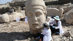 nemrut-dagindaki-heykeller-nano-teknolojilerle-yeniden-hayat-buluyor-8AmmjxRF.jpg