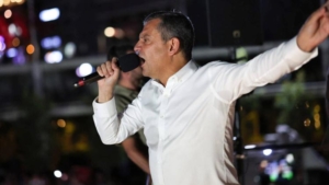 ozgur-ozelden-halki-uyardi-sandik-yaklasiyor-OLlva6A1.jpg
