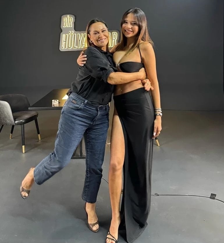 Hülya Avşar, Taşkın’ı konuk eden programı savundu