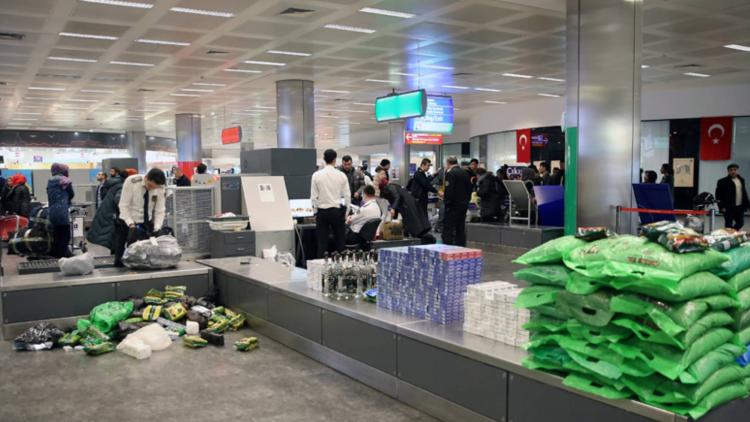 istanbul-havalimanindaki-gumruk-tartismasi-cozuldu-gBwrbZJM.jpg