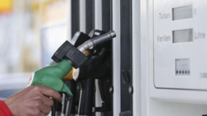 motorin-ve-benzinde-indirim-haberi-sasirtiyor-TXaes4rB.jpg