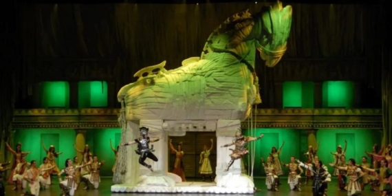 Troya İstanbul’da Sahne Şöleni: Amerika Turnesi Yolda