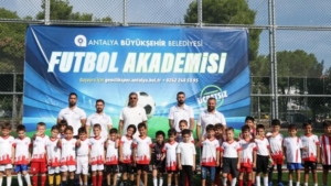 ucretsiz-futbol-egitimiyle-gelecegin-yildizlari-yetisiyor-7jFGOkga.jpg