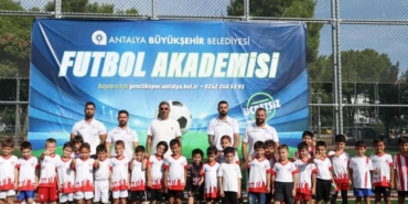 ucretsiz-futbol-egitimiyle-gelecegin-yildizlari-yetisiyor-7jFGOkga.jpg