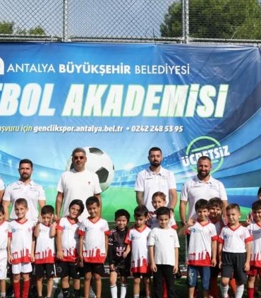 ucretsiz-futbol-egitimiyle-gelecegin-yildizlari-yetisiyor-7jFGOkga.jpg