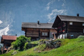 gimmelwald-sessiz-dag-koyunde-otomobil-yasak-vDQjbEOT.jpg