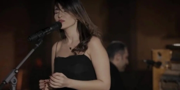 İran'da Başörtüsüz Konser Veren Şarkıcı Parastoo Ahmadi'nin Kırbaç Cezası Onandı
