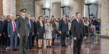 Muayenehane Hekimleri 1 Ekim Dolayısıyla Anıtkabir'de Atatürk'ün Huzuruna Çıktı