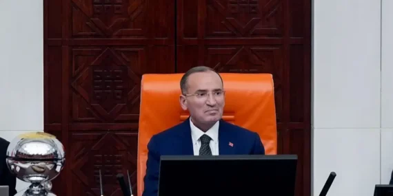 Bekir Bozdağ sağlık gerekçesiyle TBMM Başkanvekilliği görevinden istifa etti