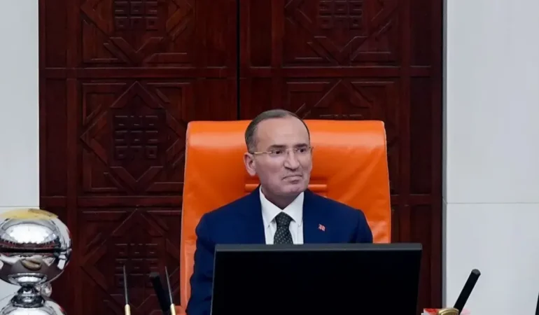 Bekir Bozdağ sağlık gerekçesiyle TBMM Başkanvekilliği görevinden istifa etti