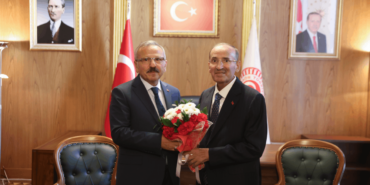 Sağlık Sorunları Nedeniyle İstifa Eden Bekir Bozdağ TBMM Başkanvekilliğini Yusuf Beyazıta Devretti