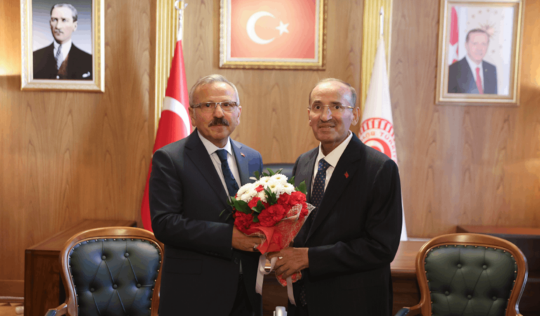 Bekir Bozdağ Sağlık Gerekçesiyle TBMM Başkanvekilliği Görevini Yusuf Beyazıt'a Devretti