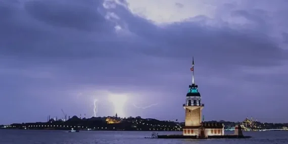 AKOM’dan İstanbul İçin Fırtına ve Sağanak Uyarısı