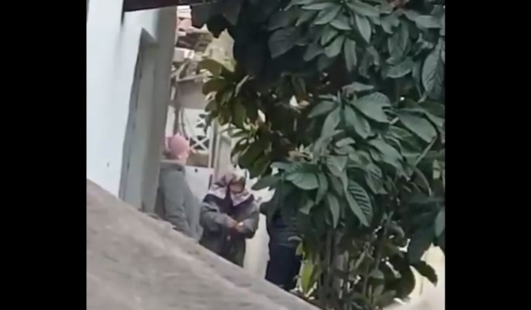 Esenyurt'ta Yaşlı Kadınların Karıştığı Uyuşturucu Ticareti Kamerada