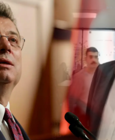 İBB Davasında Savunma Öncesi Silivri'ye Gelen Hasan İmamoğlu Gözyaşlarını Tutamadı