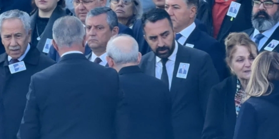Özgür Özel ve Kemal Kılıçdaroğlu Meclis’teki Cenaze Töreninde Bir Araya Geldi
