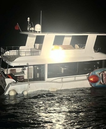 Çanakkale'de batma tehlikesi geçiren teknedeki iki kişi Sahil Güvenlik tarafından kurtarıldı