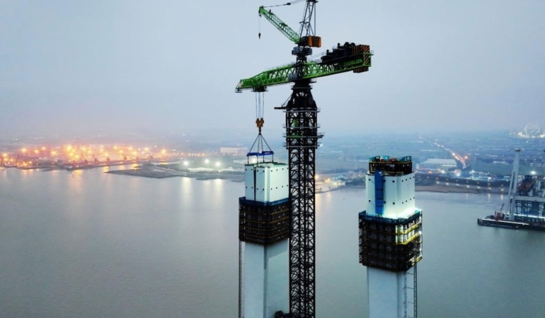 Çin Yangtze Nehri Üzerindeki Asma Köprüyle Dünyanın En Uzun Açıklık Rekorunu Hedefliyor