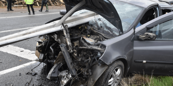 Gümüşhane’de Otomobilin Bariyerlere Çarpması Sonucu Bir Kişi Öldü, Dört Kişi Yaralandı